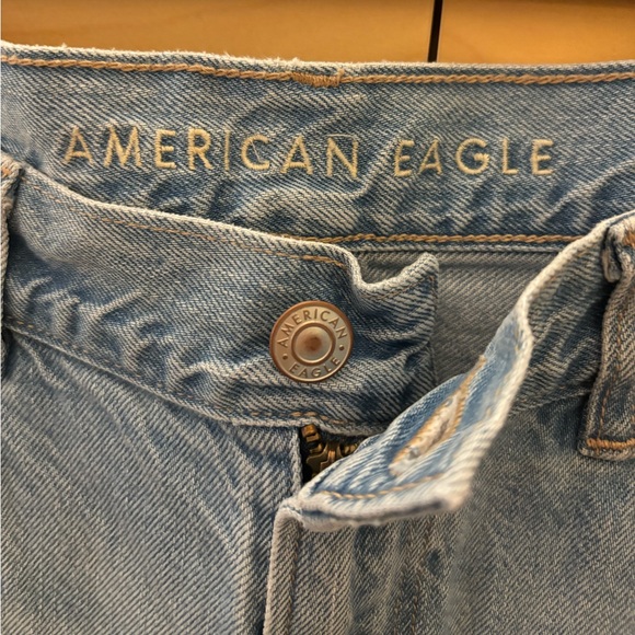 American Eagle Relaxed Mom Jean - Picture 3 of 5